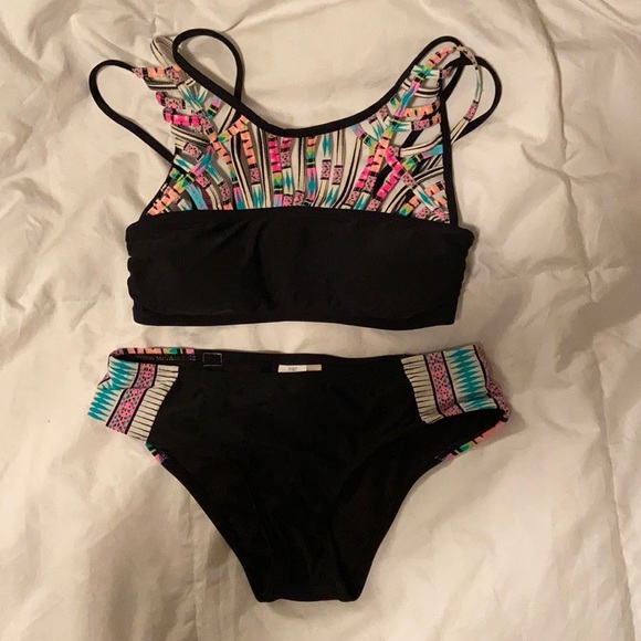 Top and Bottom Bikini 👙 - Picture 3 of 5